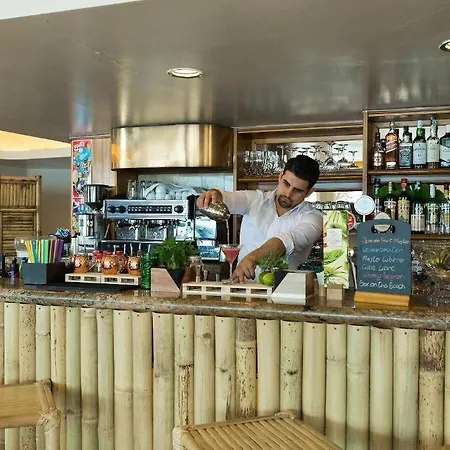 Hotel Caribe By Double Hospitality