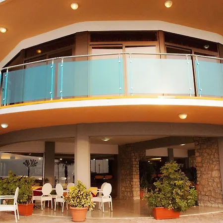 Caribe By Double Hospitality 3* Бренцоне-суль-Гарда